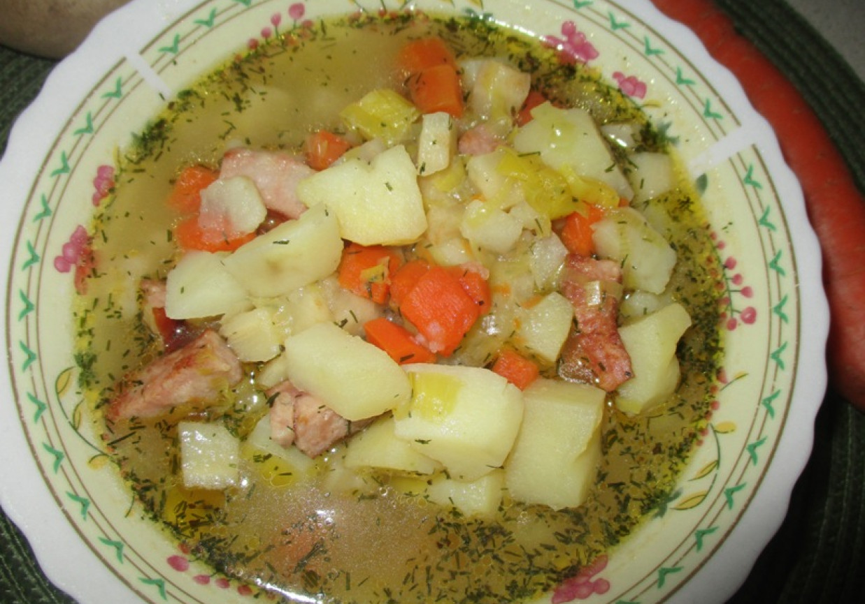 Zupa ziemniaczana z kiełbaską foto