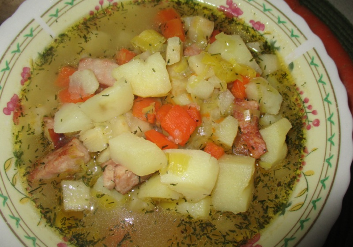 Zupa ziemniaczana z kiełbaską foto