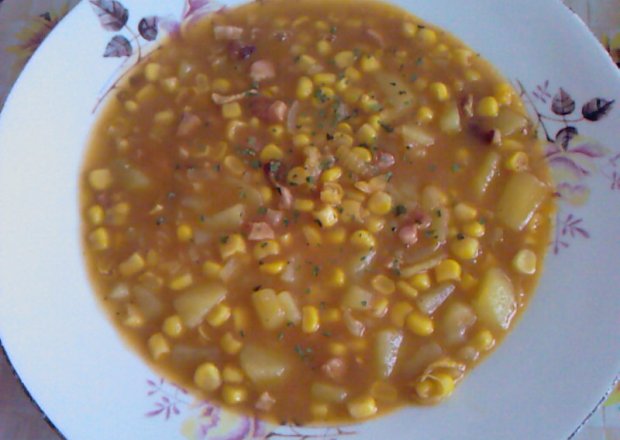Fotografia przedstawiająca Zupa ziemniaczana z kukurydzą