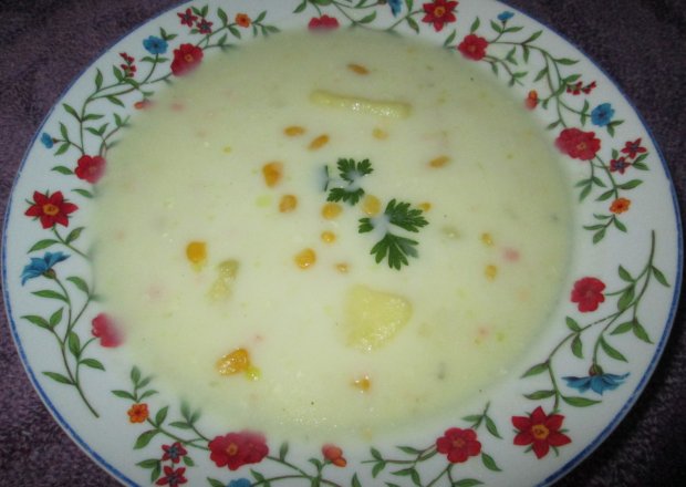 Fotografia przedstawiająca Zupa ziemniaczana z kukurydzą