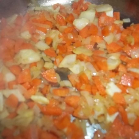 Krok 2 - Zupa ziemniaczana z majerankiem i kiełbasą foto