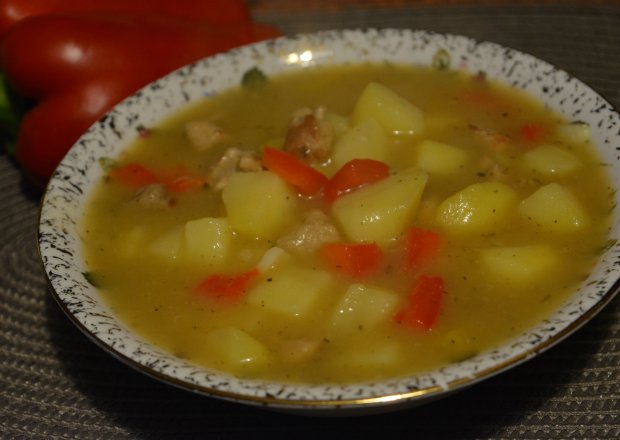 Fotografia przedstawiająca Zupa ziemniaczana z mięsem