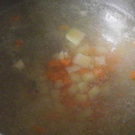 Krok 3 - Zupa ziemniaczana z ogórkami i koprem  foto