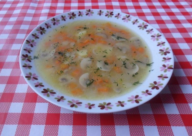 Fotografia przedstawiająca Zupa ziemniaczana z pieczarkami