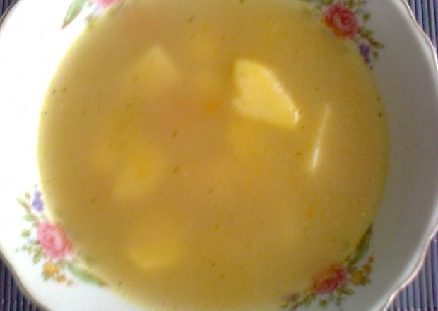 Fotografia przedstawiająca zupa ziemniaczana z serem