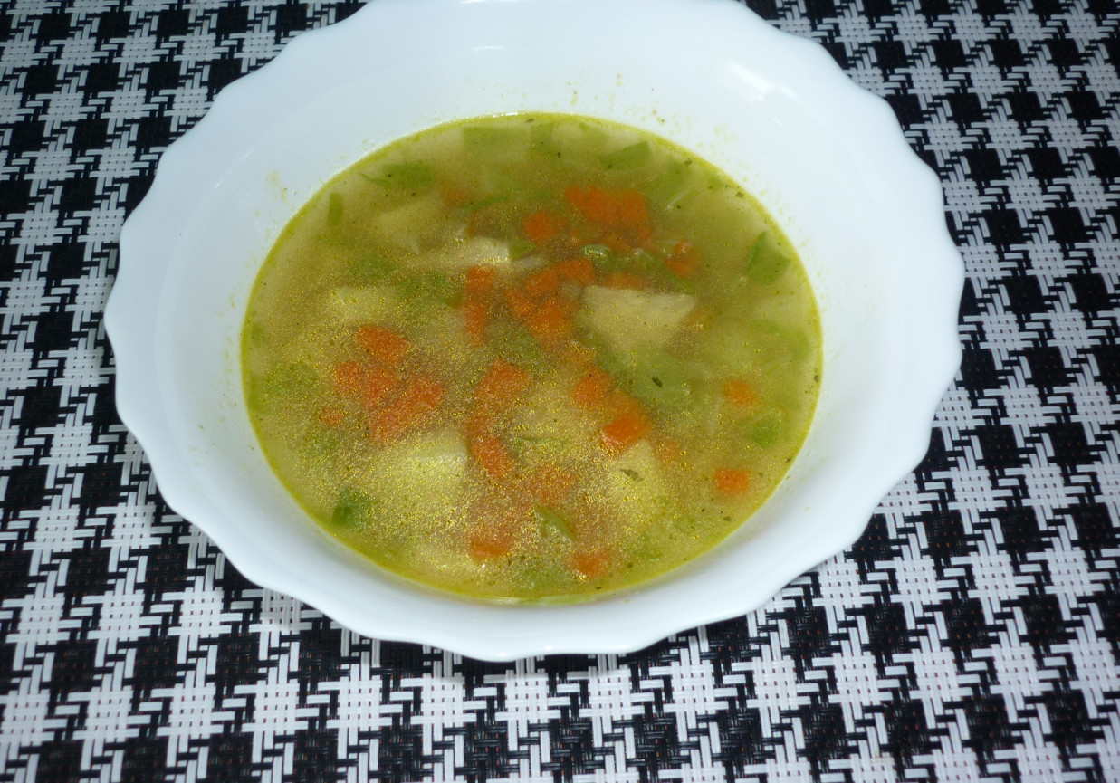 Zupa ziemniaczana z warzywami foto