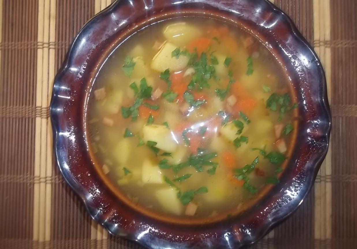 Zupa ziemniaczana z wędzoną nutą foto