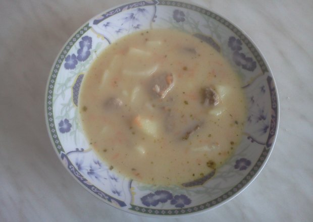 Fotografia przedstawiająca zupa ziemniaczana ze schabem