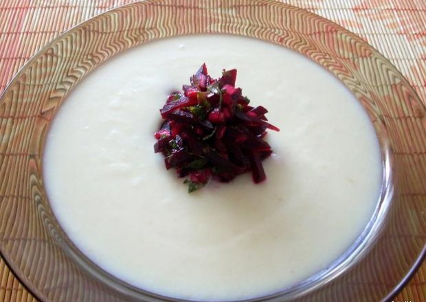 Fotografia przedstawiająca Zupa ziemniaczano - selerowa z chrzanem