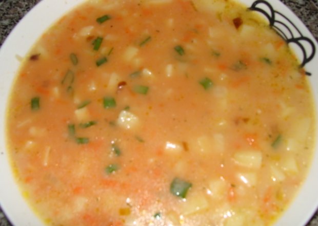 Fotografia przedstawiająca zupa ziemniaczano-pomidorowa