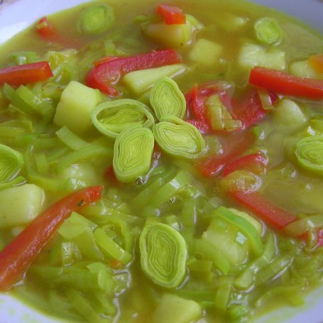 Krok 3 - Zupa ziemniaczano-porowa z papryką foto