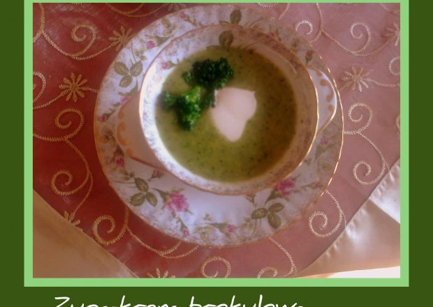 Fotografia przedstawiająca Zupa-krem brokułowa