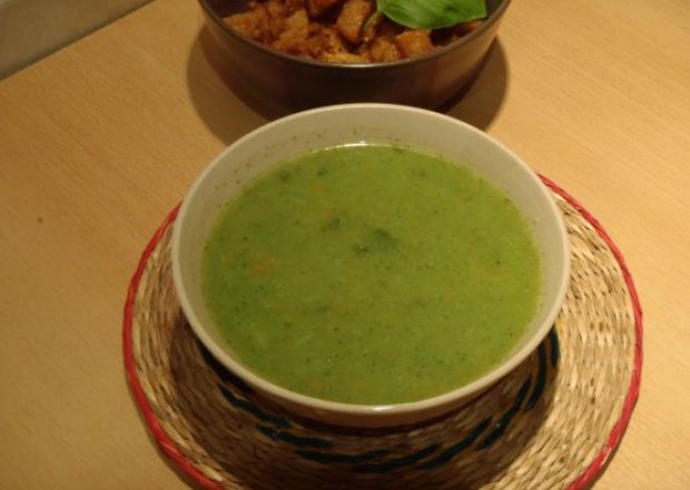 Fotografia przedstawiająca zupa/krem brokułowy