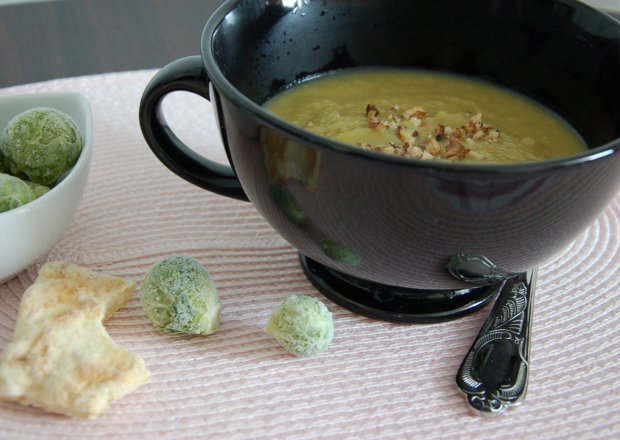 Fotografia przedstawiająca zupa-krem z brukselki