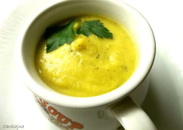 Fotografia przedstawiająca zupa/krem z dyni i sera cheddar