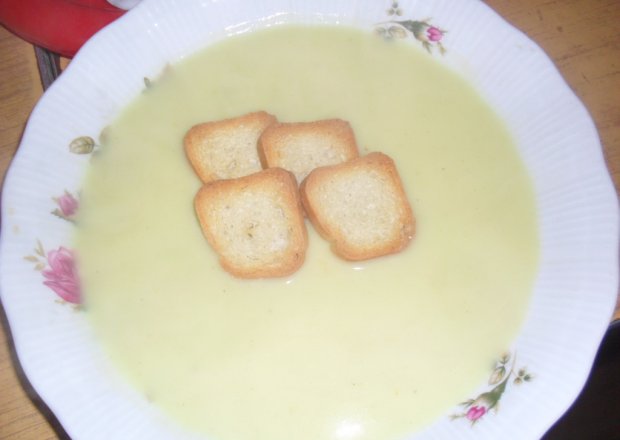Fotografia przedstawiająca zupa-krem z ogórka