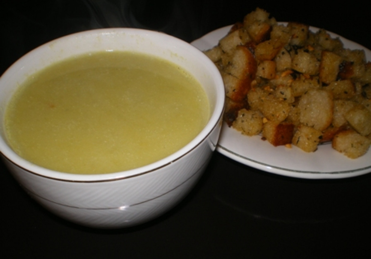 Zupa-krem z zielonego groszku z puszki foto