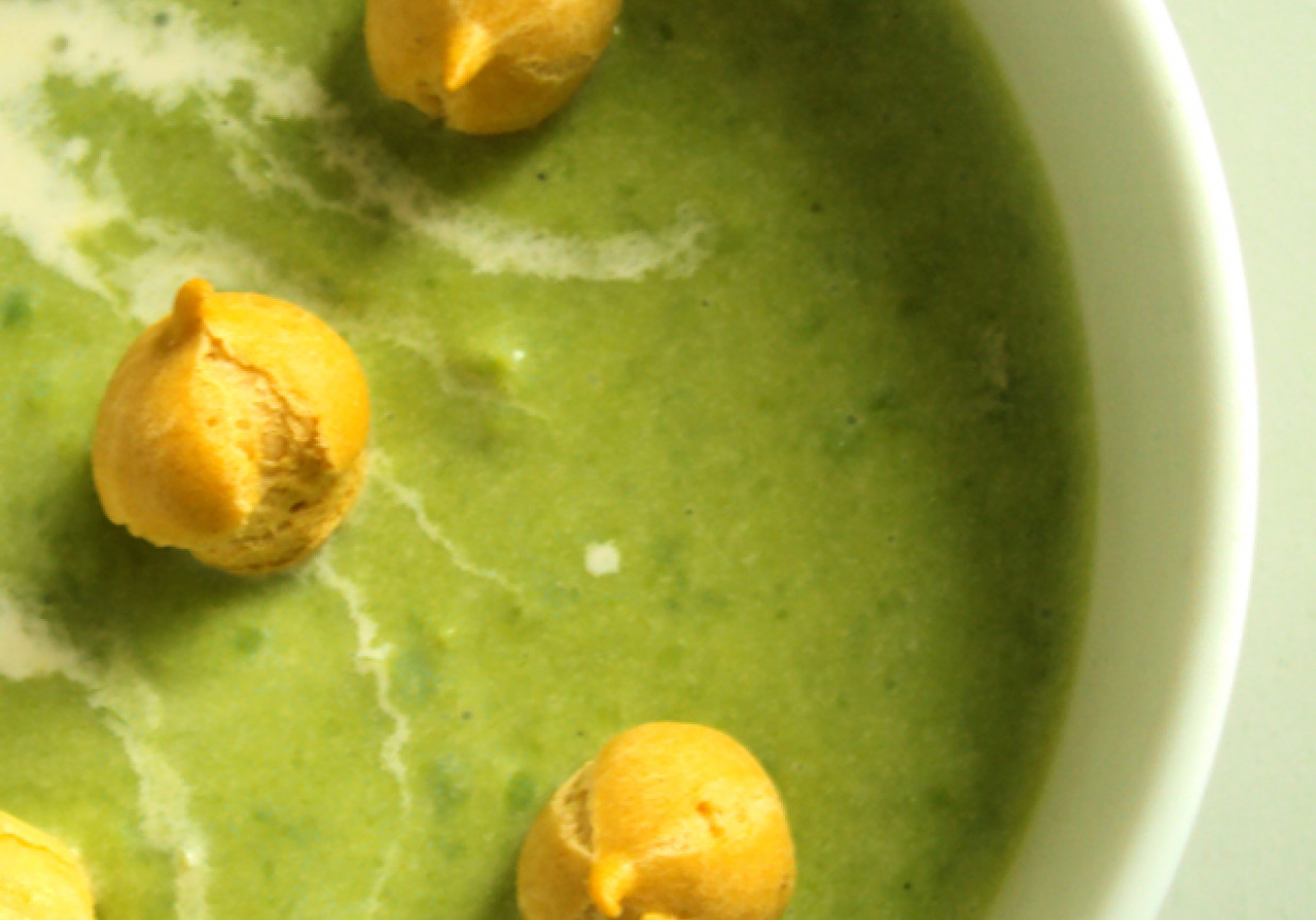 Zupa-krem z zielonego groszku foto