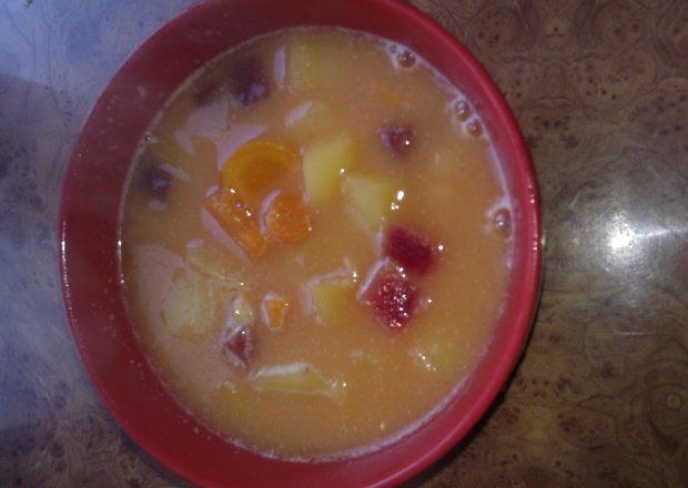 Fotografia przedstawiająca zupka a'la barszcz ukraiński