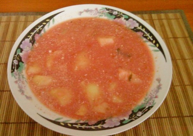 Fotografia przedstawiająca zupka buraczkowa