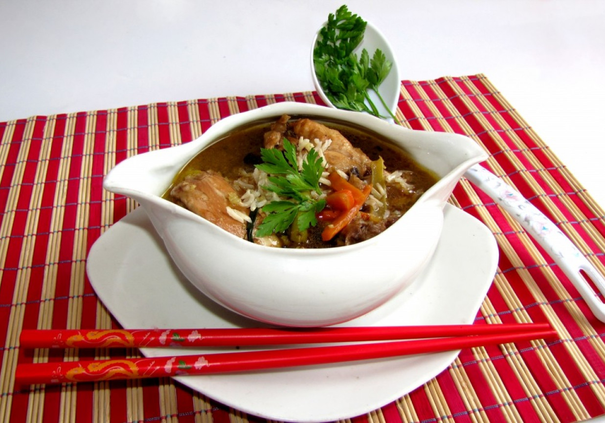 Zupka chińska z grzybami i ryżem foto