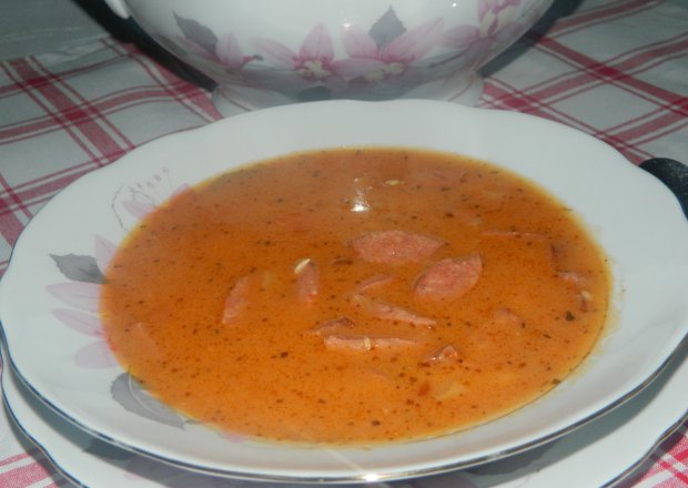 Fotografia przedstawiająca Zupka grochowa z kiełbaską