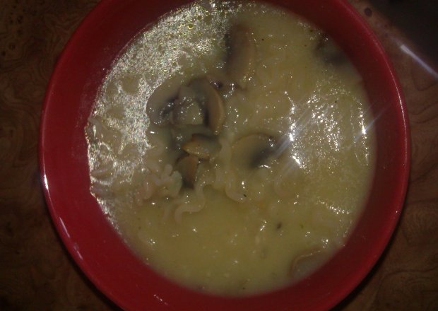 Fotografia przedstawiająca zupka pieczarkowa