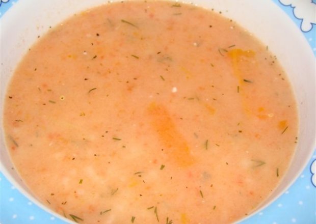 Fotografia przedstawiająca zupka pomidorowa dla maluszka