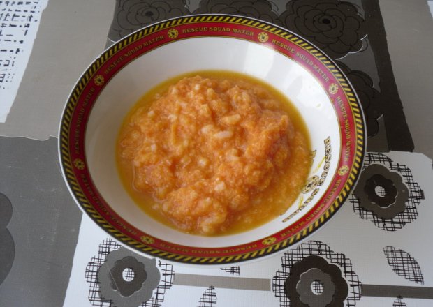 Fotografia przedstawiająca Zupka pomidorowa z ryżem, po 7mcu.