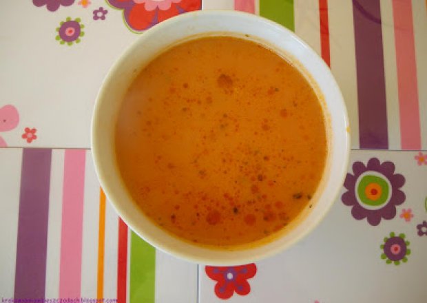 Fotografia przedstawiająca Zupka pomidorowa z ryżem