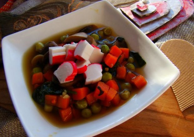 Fotografia przedstawiająca Zupka warzywna ze szpinakiem