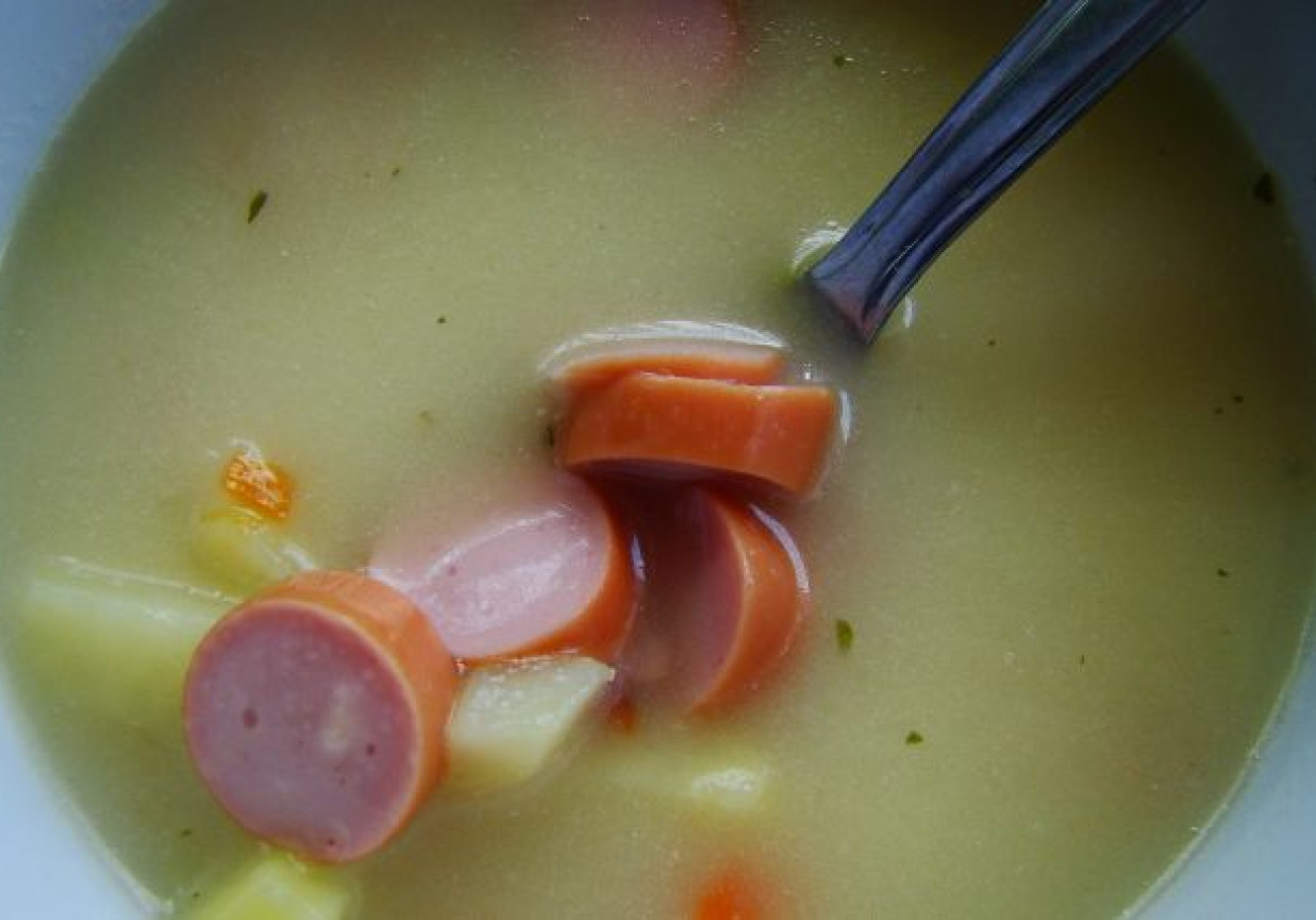 Zupka z czerwoną papryką i groszkiem foto