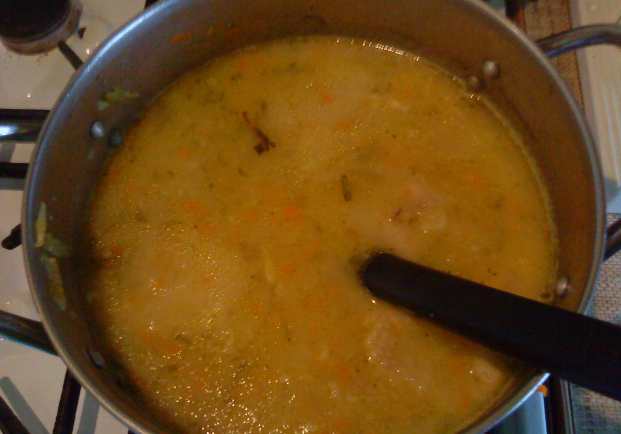 zupka z ogórków kiszonych foto