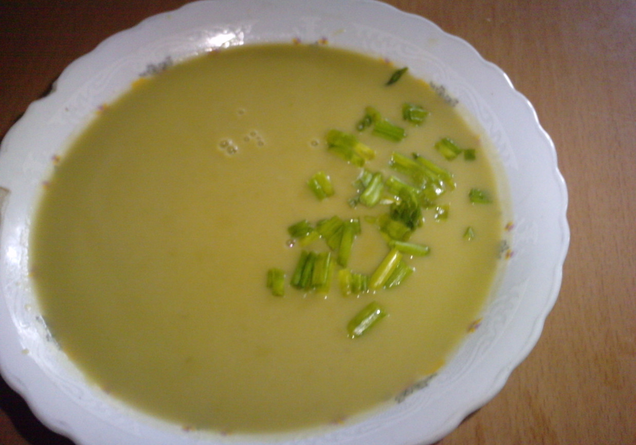 Zupka z zielonego groszku foto
