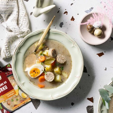 Żur wielkanocny z białą kiełbasą foto