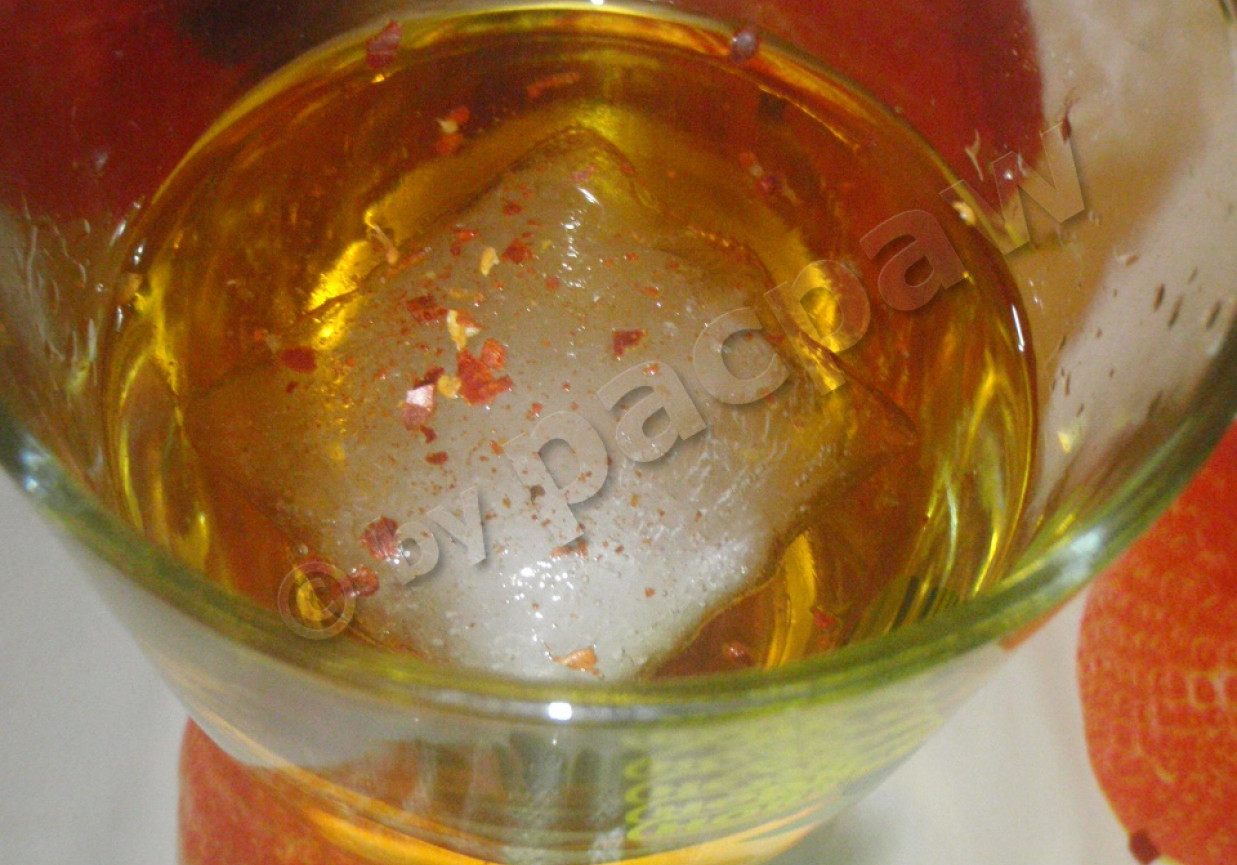 Żurbrówka z sokiem jabłkowym i chili foto