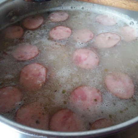 Krok 4 - Żurek na wędzonce ze smażoną cebulą i majerankiem foto