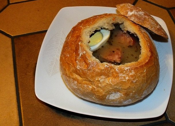 Fotografia przedstawiająca Żurek w chlebku