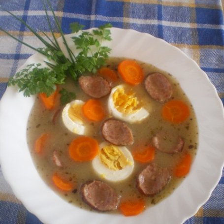 Krok 3 - Żurek wielkanocny z kiełbasą i jajem foto