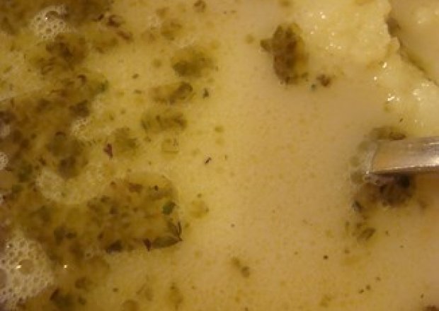 Fotografia przedstawiająca Żurek z boczkiem i ziemniakami
