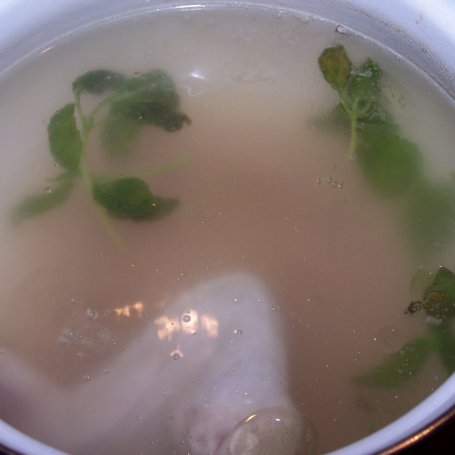 Krok 1 - Zwykła zupa z "niezwykłymi" dodatkami, czyli krem z mleczkiem kokosowym i prażonymi orzechami :) foto