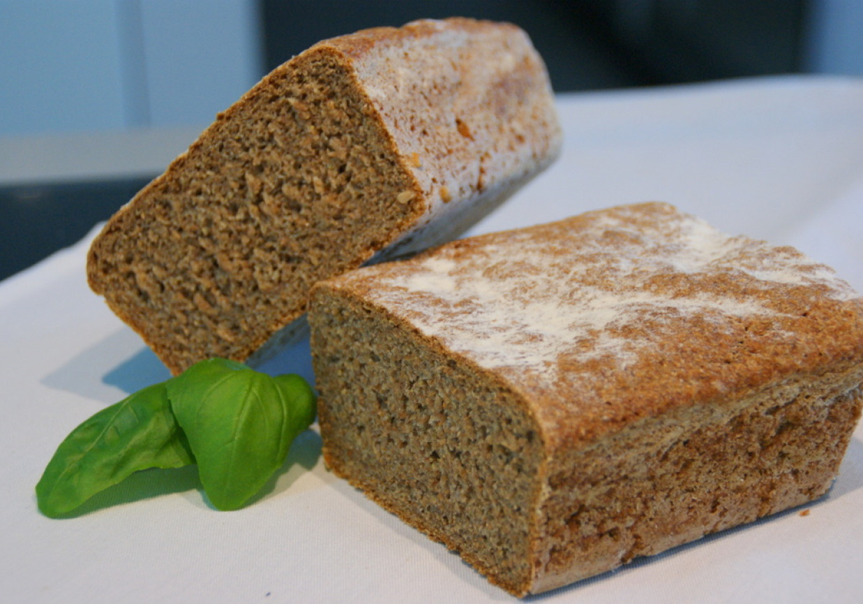 Żytni razowy chleb. foto