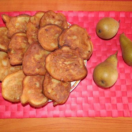 Krok 3 - Żytnie gruszkowe racuchy z wiórkami kokosowymi. foto