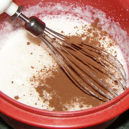 Krok 6 - żytnio-pszenne marchewkowo-jabłkowe ciasto ze śmietaną kakaową... foto
